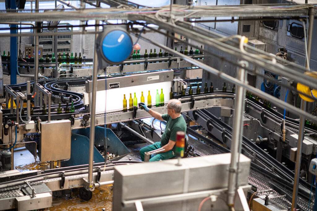 Industrial bottle washing Industrial bottle washing
