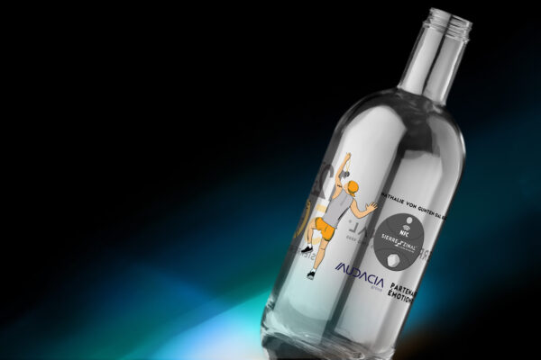 This is a personalised water bottle with the corporate background of Univerre. They are equipped with an NFC -tag.