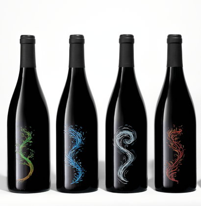 Weinflaschen mit Digitaldruck und Siebdruck in mehreren Farben.