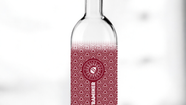 Personalised screen-printed wine bottle from Domaine des Curiades for a special edition of a Gewürztaminer.