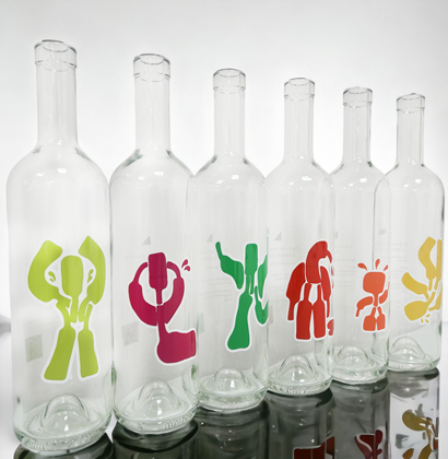 Ogni bottiglia di questa edizione speciale è un'opera d'arte a sé stante, caratterizzata da disegni innovativi che raffigurano sei diverse espressioni di Chasselas.