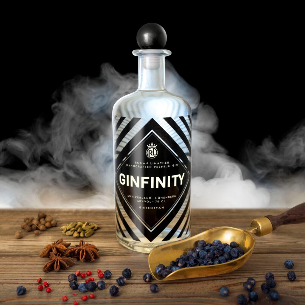 Ginfinity apothecary glass bottle ©Liwero Distillery GmbH