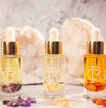 Ces dernières années, une tendance remarquable s'est dessinée dans l'industrie de la beauté : Craft Cosmetics. Voici les trois flacons de Rêvolistic Cosmetics. © Photo Rêvolistic Cosmetics