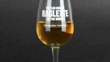 Personalised glass: The world's largest raclette