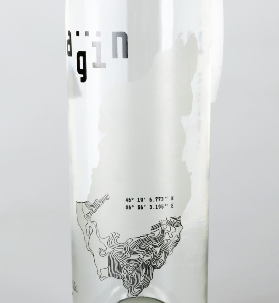 Close-up bouteille personnalisée IMA'Gin Close-up bouteille personnalisée IMA'Gin