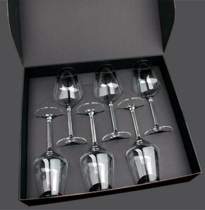 Schwarze Geschenkbox mit 6 Carré-Weingläsern 38cl